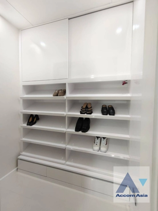 7  3 br Apartment For Rent in Sukhumvit ,Bangkok BTS Ekkamai at New Modern Classic Apartment, Near Main Street AA32849