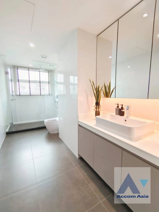 18  3 br Apartment For Rent in Sukhumvit ,Bangkok BTS Ekkamai at New Modern Classic Apartment, Near Main Street AA32849