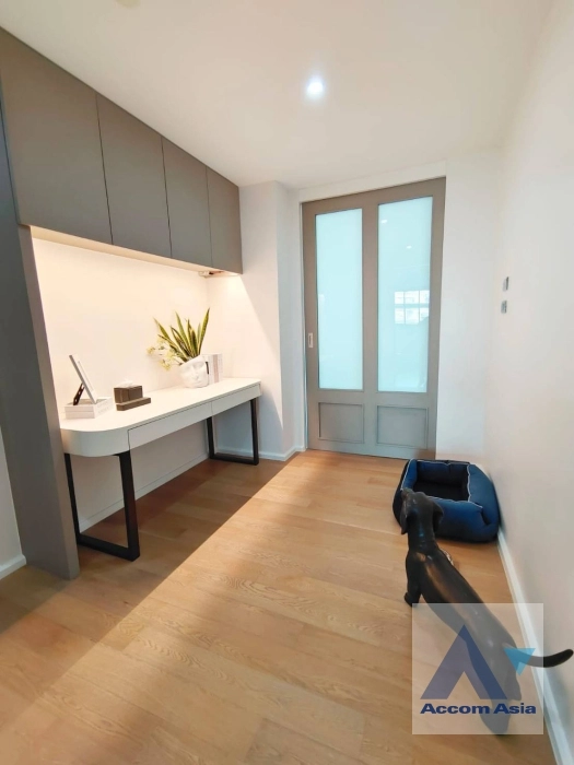 21  3 br Apartment For Rent in Sukhumvit ,Bangkok BTS Ekkamai at New Modern Classic Apartment, Near Main Street AA32849