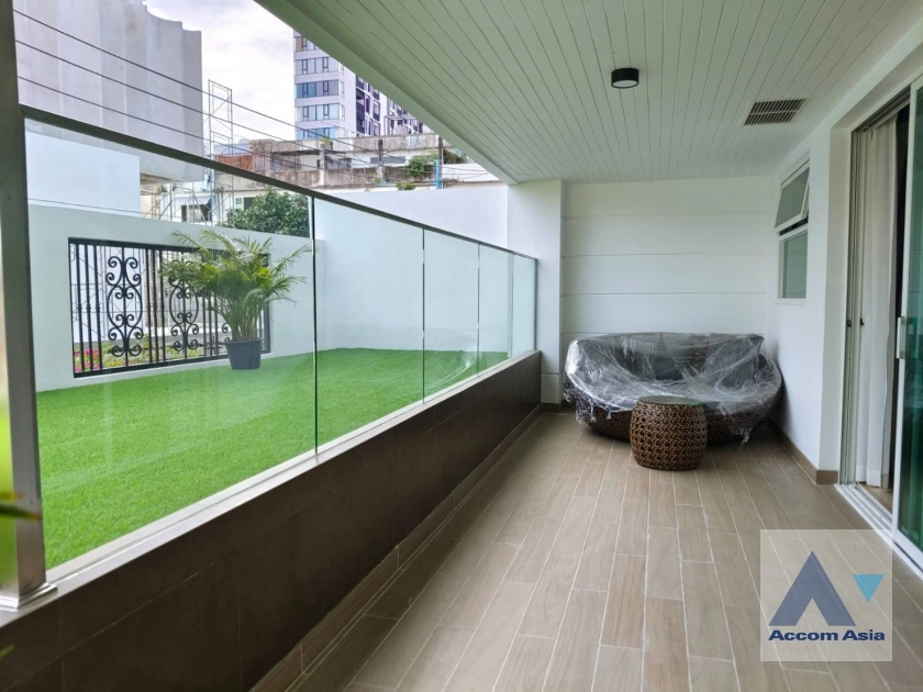 24  3 br Apartment For Rent in Sukhumvit ,Bangkok BTS Ekkamai at New Modern Classic Apartment, Near Main Street AA32849