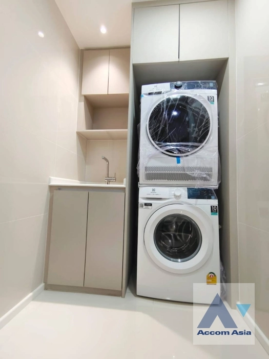 22  3 br Apartment For Rent in Sukhumvit ,Bangkok BTS Ekkamai at New Modern Classic Apartment, Near Main Street AA32849