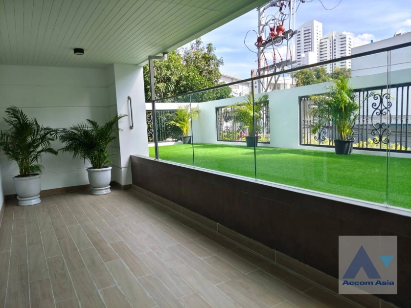 23  3 br Apartment For Rent in Sukhumvit ,Bangkok BTS Ekkamai at New Modern Classic Apartment, Near Main Street AA32849