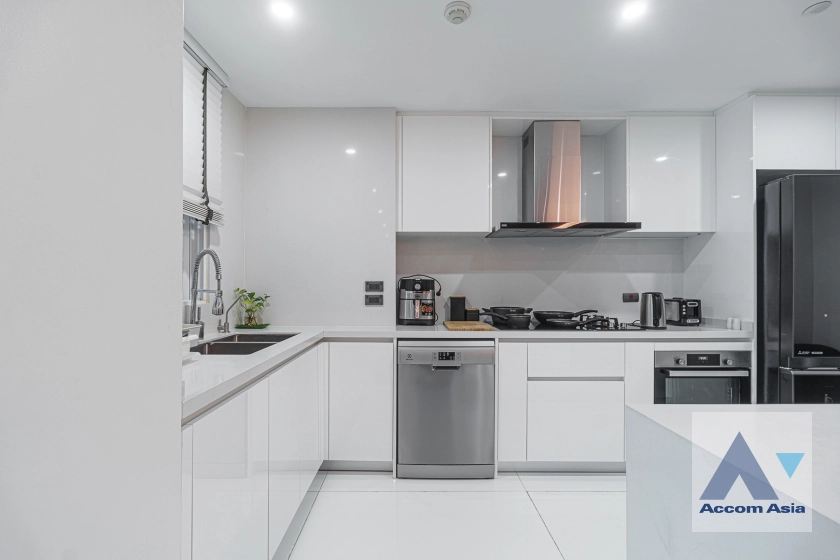 5  4 br Apartment For Rent in Sukhumvit ,Bangkok BTS Ekkamai at New Modern Classic Apartment, Near Main Street AA32850