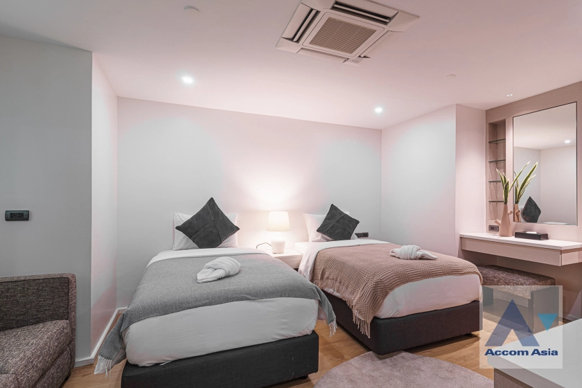 19  4 br Apartment For Rent in Sukhumvit ,Bangkok BTS Ekkamai at New Modern Classic Apartment, Near Main Street AA32850