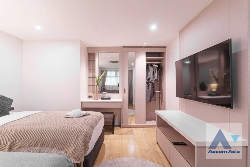 20  4 br Apartment For Rent in Sukhumvit ,Bangkok BTS Ekkamai at New Modern Classic Apartment, Near Main Street AA32850