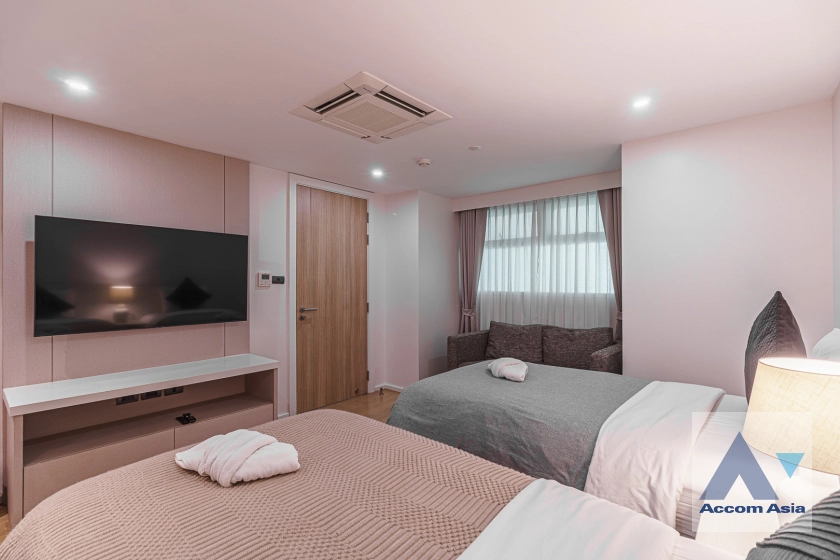 21  4 br Apartment For Rent in Sukhumvit ,Bangkok BTS Ekkamai at New Modern Classic Apartment, Near Main Street AA32850