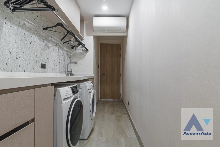 29  4 br Apartment For Rent in Sukhumvit ,Bangkok BTS Ekkamai at New Modern Classic Apartment, Near Main Street AA32850