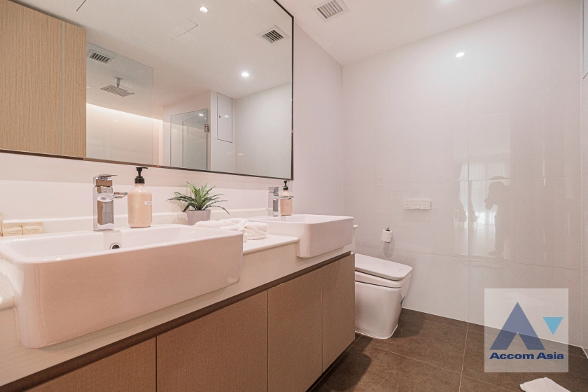 10  2 br Apartment For Rent in Sukhumvit ,Bangkok BTS Ekkamai at New Modern Classic Apartment, Near Main Street AA32854