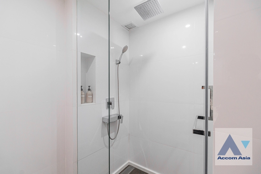 16  2 br Apartment For Rent in Sukhumvit ,Bangkok BTS Ekkamai at New Modern Classic Apartment, Near Main Street AA32854