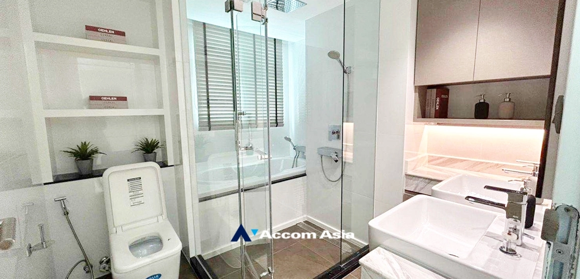 8  2 br Apartment For Rent in Sukhumvit ,Bangkok BTS Ekkamai at New Modern Classic Apartment, Near Main Street AA32855