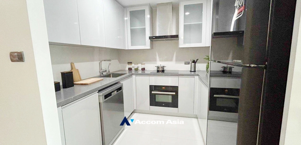 unit 2 Bedrooms  Apartment For Rent in Sukhumvit, Bangkok  near BTS Ekkamai (AA32855)