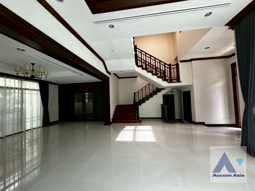 unitPrivate Swimming Pool, Pet friendly | Thai-style home with pool and high ceiling in serene setting (AA32856)