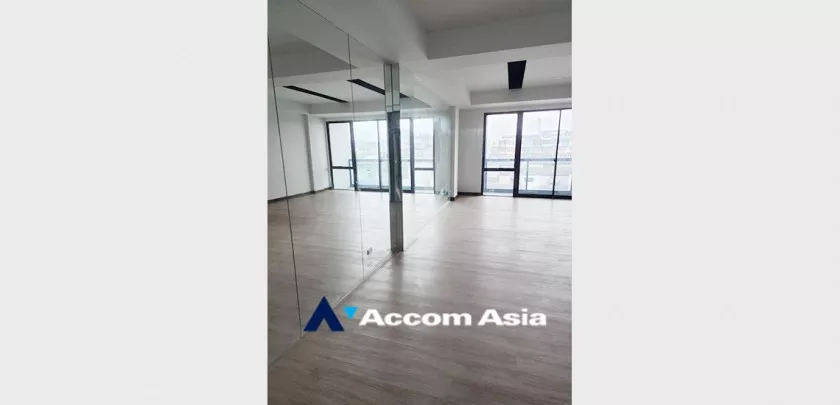 unitHome Office |  5 Bedrooms  Shophouse For Rent in Silom, Bangkok  near MRT Sam Yan (AA32904)