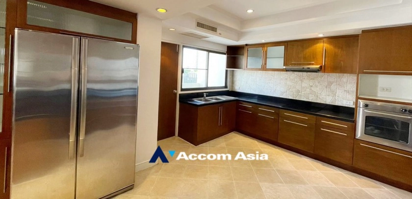 unit 4 Bedrooms  Apartment For Rent in Sukhumvit, Bangkok  near BTS Phrom Phong (AA32908)