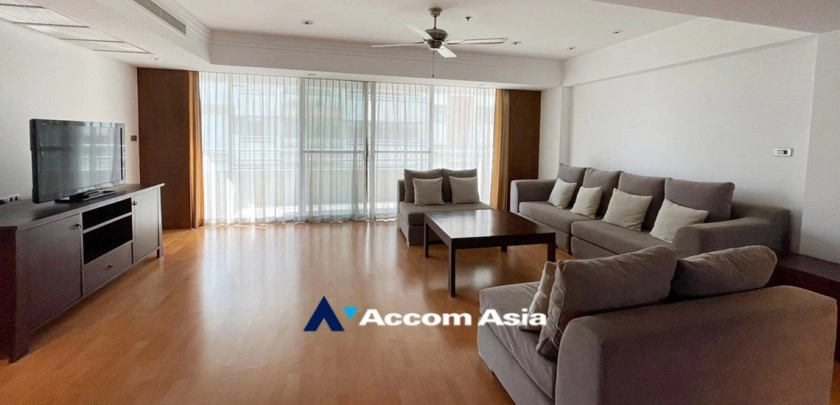unit 4 Bedrooms  Apartment For Rent in Sukhumvit, Bangkok  near BTS Phrom Phong (AA32908)