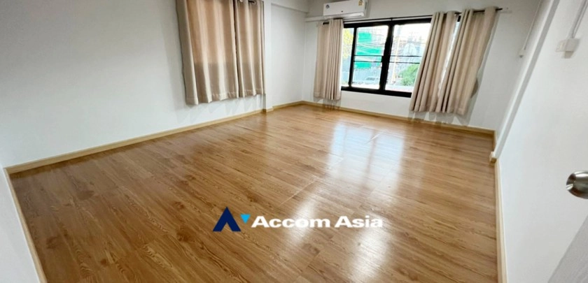 5  2 br Townhouse for rent and sale in Sukhumvit ,Bangkok BTS Phra khanong at Moo Baan Klongtan Nivet AA32916