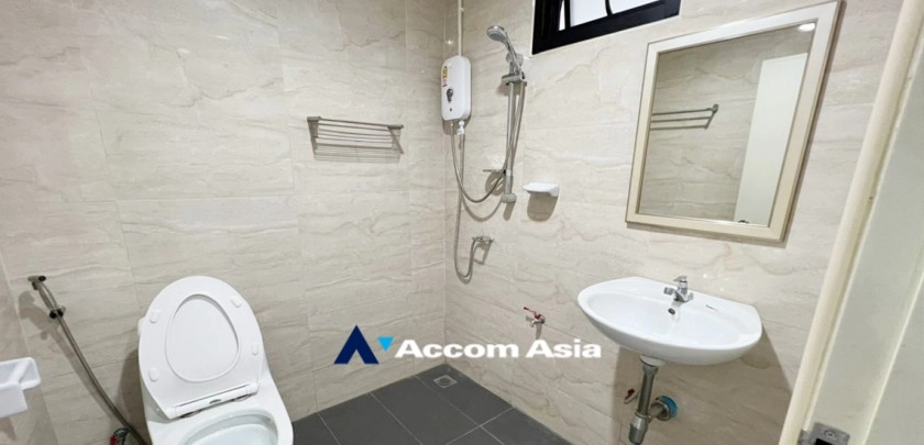 10  2 br Townhouse for rent and sale in Sukhumvit ,Bangkok BTS Phra khanong at Moo Baan Klongtan Nivet AA32916