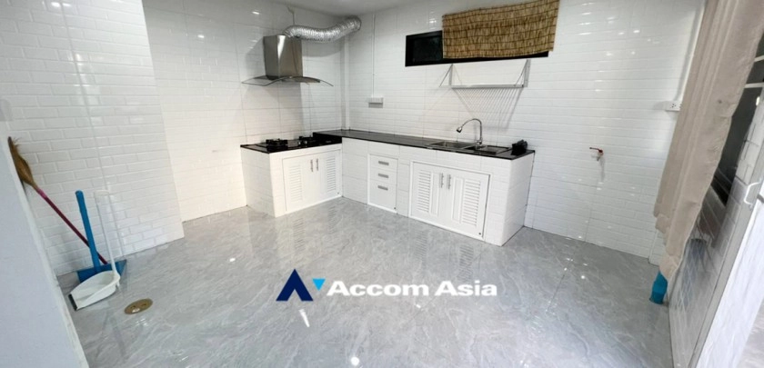 8  2 br Townhouse for rent and sale in Sukhumvit ,Bangkok BTS Phra khanong at Moo Baan Klongtan Nivet AA32916
