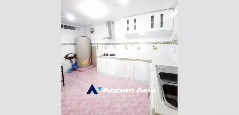 5  3 br Townhouse For Sale in Pattanakarn ,Bangkok BTS On Nut at Town Home in Onnut AA32920