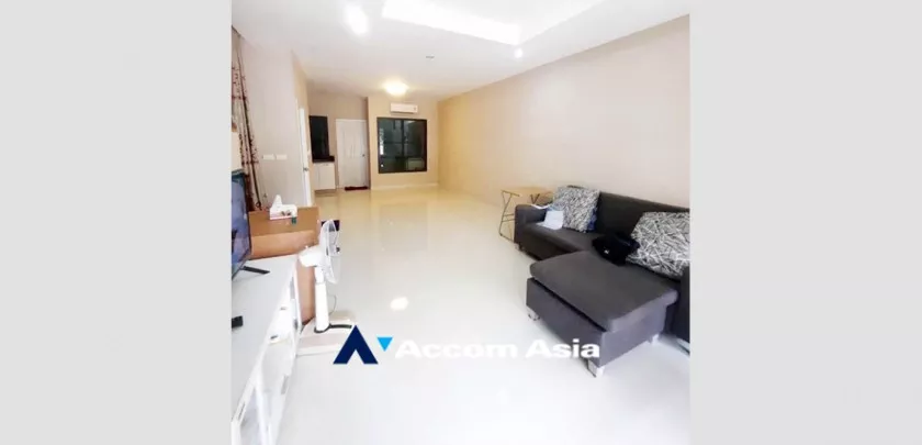 unit 3 Bedrooms  Townhouse For Sale in Pattanakarn, Bangkok  near BTS On Nut (AA32920)