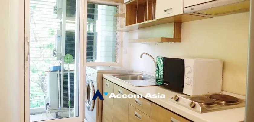  2 Bedrooms  Condominium For Sale in Charoennakorn, Bangkok  near BTS Krung Thon Buri (AA32922)