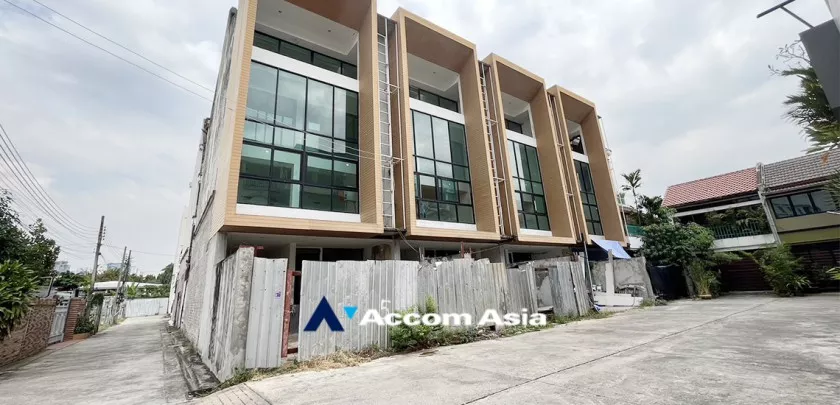  1  5 br Townhouse For Sale in Sukhumvit ,Bangkok BTS Phrom Phong at Moon Terrace Village AA32924