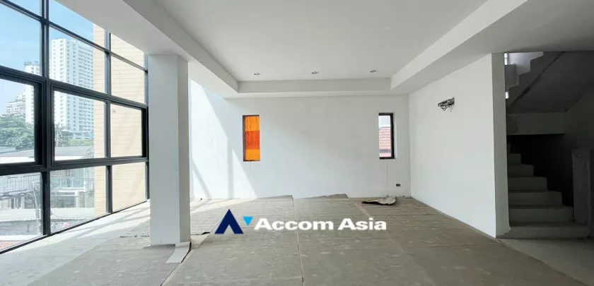 8  5 br Townhouse For Sale in Sukhumvit ,Bangkok BTS Phrom Phong at Moon Terrace Village AA32924