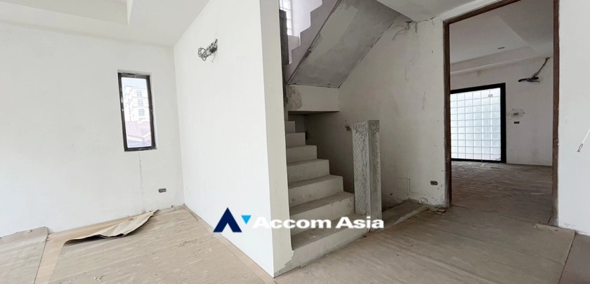 10  4 br Townhouse For Sale in Sukhumvit ,Bangkok BTS Phrom Phong at Moon Terrace Village AA32924