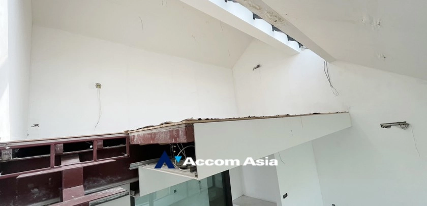 23  4 br Townhouse For Sale in Sukhumvit ,Bangkok BTS Phrom Phong at Moon Terrace Village AA32924