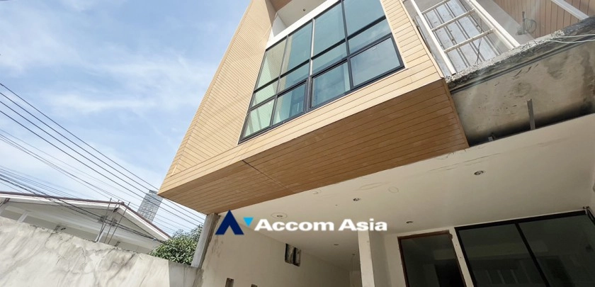 27  4 br Townhouse For Sale in Sukhumvit ,Bangkok BTS Phrom Phong at Moon Terrace Village AA32924
