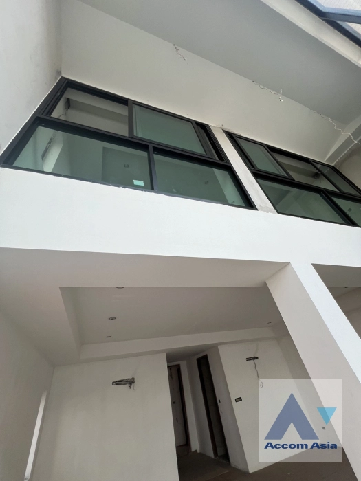 unitPet friendly |  20 Bedrooms  Townhouse For Sale in Sukhumvit, Bangkok  near BTS Phrom Phong (AA32925)