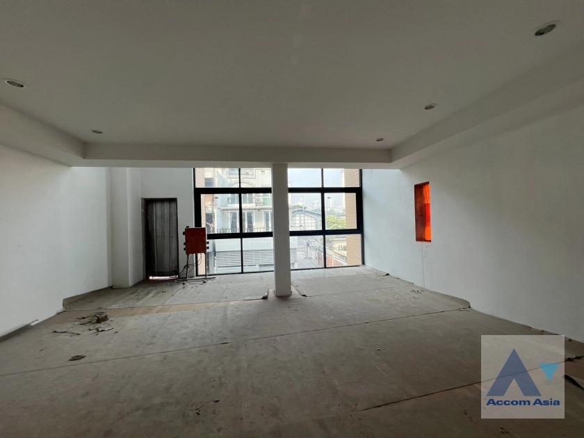 unitPet friendly |  20 Bedrooms  Townhouse For Sale in Sukhumvit, Bangkok  near BTS Phrom Phong (AA32925)