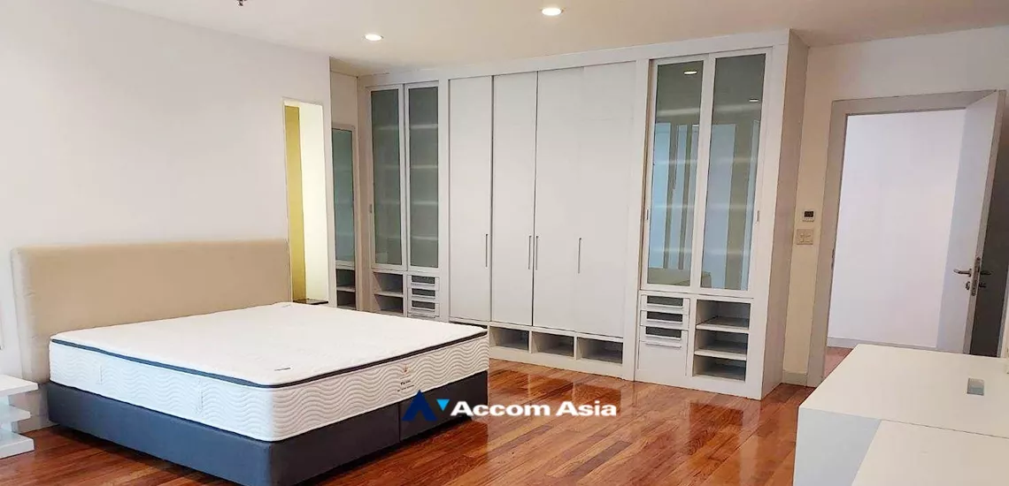 Pet friendly |  3 Bedrooms  Apartment For Rent in Sukhumvit, Bangkok  near BTS Ekkamai (AA32932)
