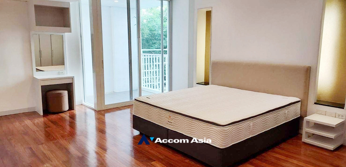 unitPet friendly |  3 Bedrooms  Apartment For Rent in Sukhumvit, Bangkok  near BTS Ekkamai (AA32932)