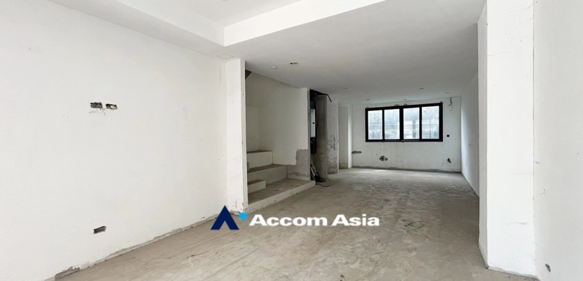 unitPet friendly |  4 Bedrooms  Townhouse For Sale in Sukhumvit, Bangkok  near BTS Phrom Phong (AA32934)