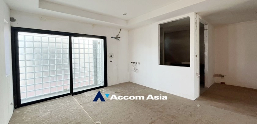 7  4 br Townhouse For Sale in Sukhumvit ,Bangkok BTS Phrom Phong at Moon Terrace Village AA32934