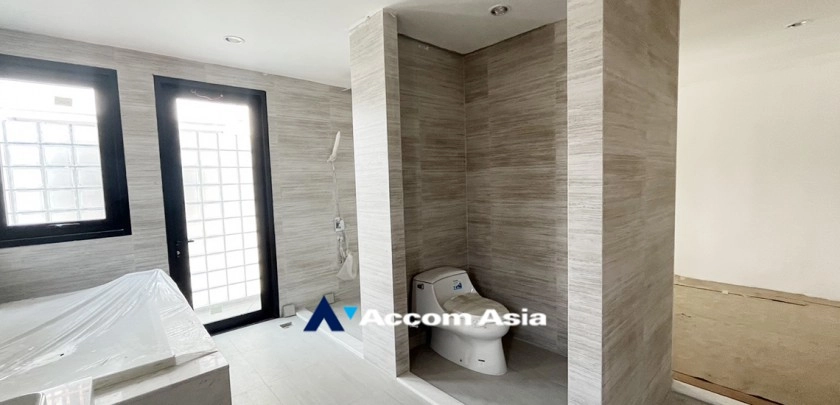 14  4 br Townhouse For Sale in Sukhumvit ,Bangkok BTS Phrom Phong at Moon Terrace Village AA32936