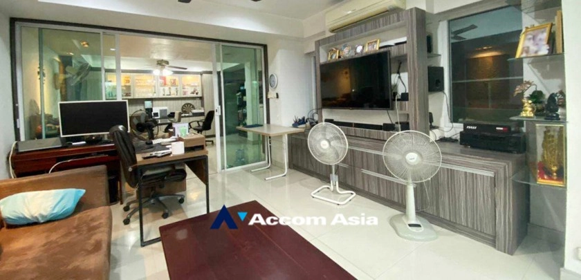  5 Bedrooms  House For Sale in Sukhumvit, Bangkok  near BTS Phra khanong (AA32941)