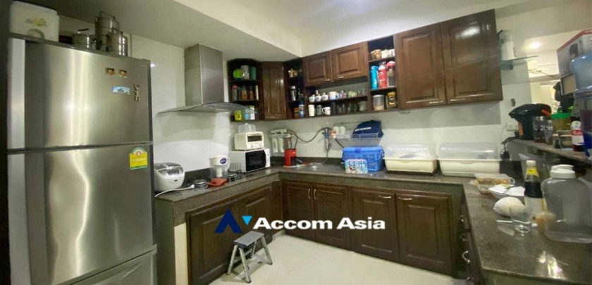  5 Bedrooms  House For Sale in Sukhumvit, Bangkok  near BTS Phra khanong (AA32941)