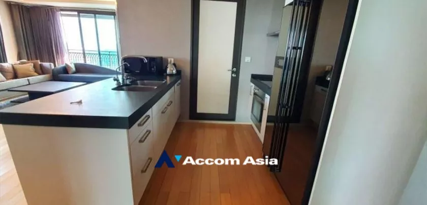  3 Bedrooms  Condominium For Rent in Ploenchit, Bangkok  near BTS Ploenchit - MRT Lumphini (AA32946)