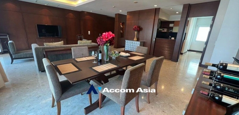 unit 3 Bedrooms  Apartment For Rent in Ploenchit, Bangkok  near BTS Ploenchit (AA32947)