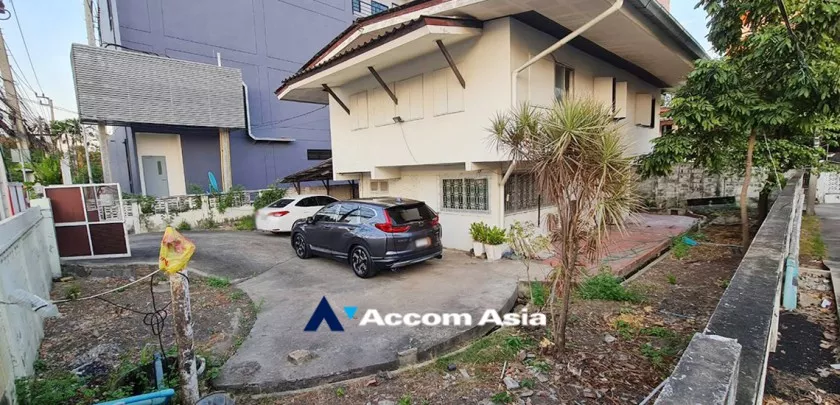 Home Office |  3 Bedrooms  House For Rent in Ratchadapisek, Bangkok  near MRT Rama 9 (AA32953)