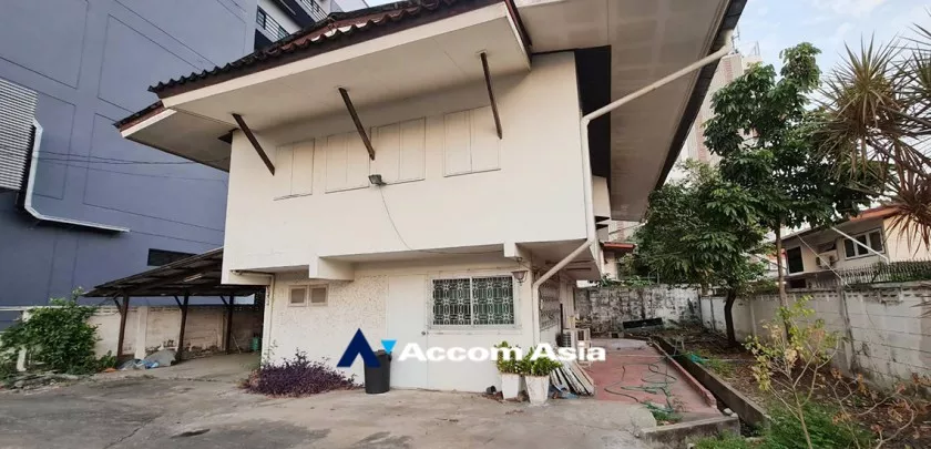 Home Office |  3 Bedrooms  House For Rent in Ratchadapisek, Bangkok  near MRT Rama 9 (AA32953)