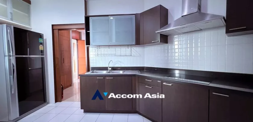 4 Bedrooms  Condominium For Sale in Sathorn, Bangkok  near BRT Technic Krungthep (AA32962)