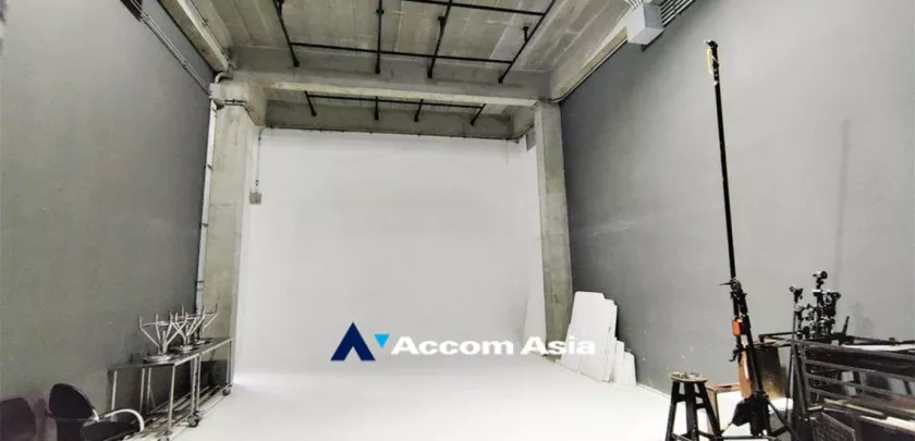9  Studio Warehouse For Sale in Sukhumvit ,Bangkok BTS Phra khanong AA32963