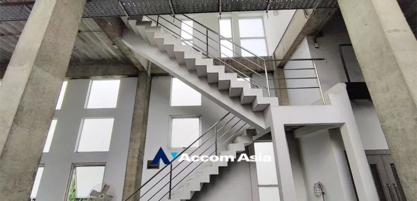  1  Studio Warehouse For Sale in Sukhumvit ,Bangkok BTS Phra khanong AA32963