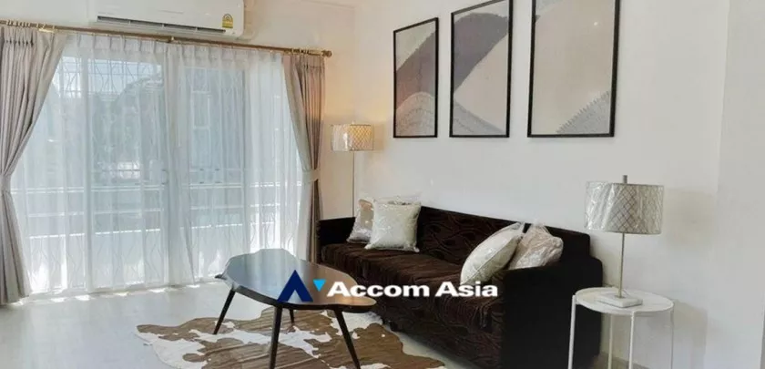  3 Bedrooms  House For Rent in Pattanakarn, Bangkok  near ARL Ramkhamhaeng (AA32977)