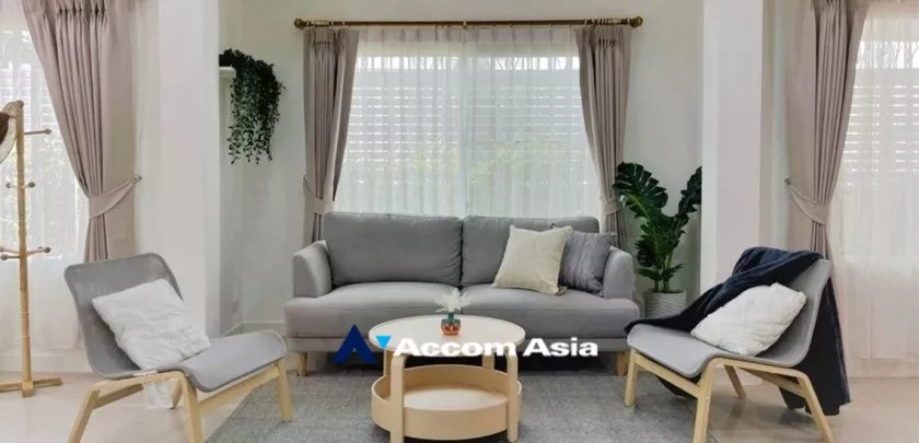 unit 3 Bedrooms  House For Rent & Sale in Pattanakarn, Bangkok  near ARL Ramkhamhaeng (AA32977)