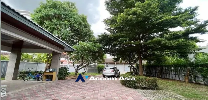  1  4 br House for rent and sale in phaholyothin ,Bangkok MRT Lat Phrao AA32978