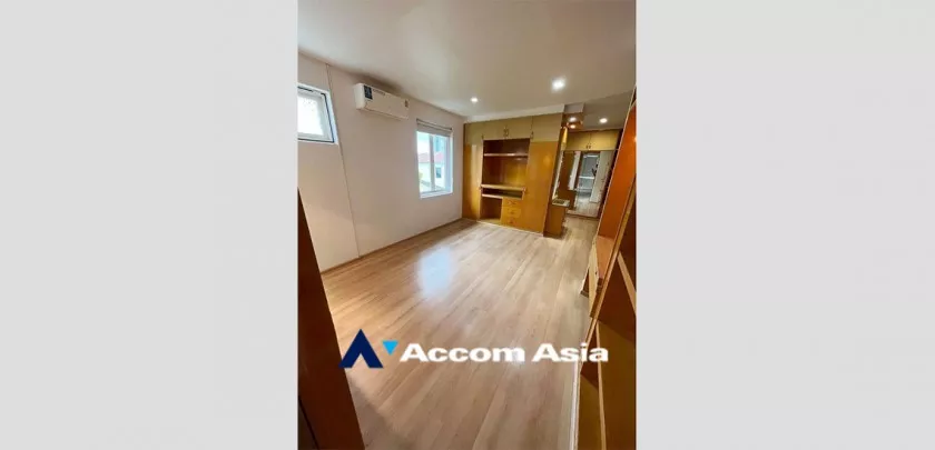 11  4 br House for rent and sale in phaholyothin ,Bangkok MRT Lat Phrao AA32978